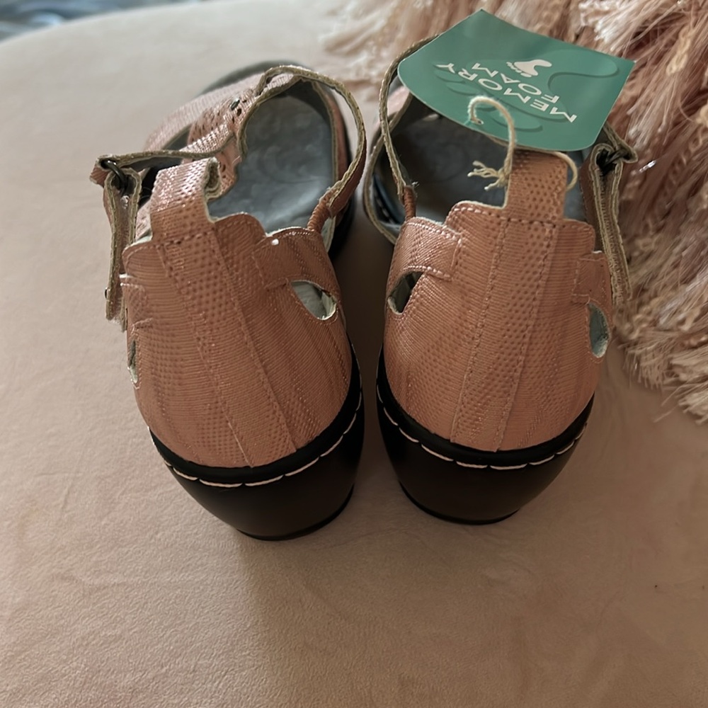 NWT JBU by Jambu pink shimmer sandals. Size 7 1/2 - Picture 3 of 6
